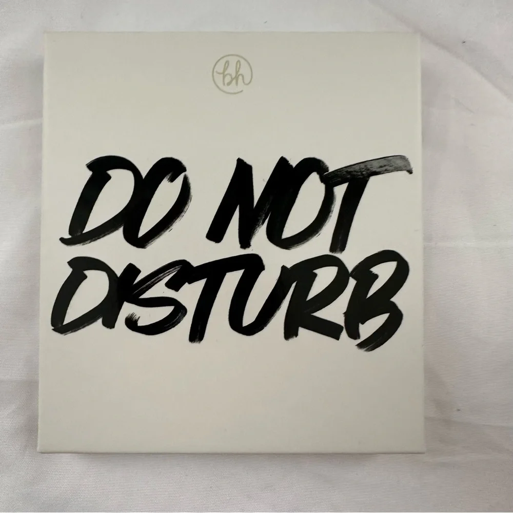 BH Cosmetics Do Not Disturb 9 Color Shadow Palette NEW